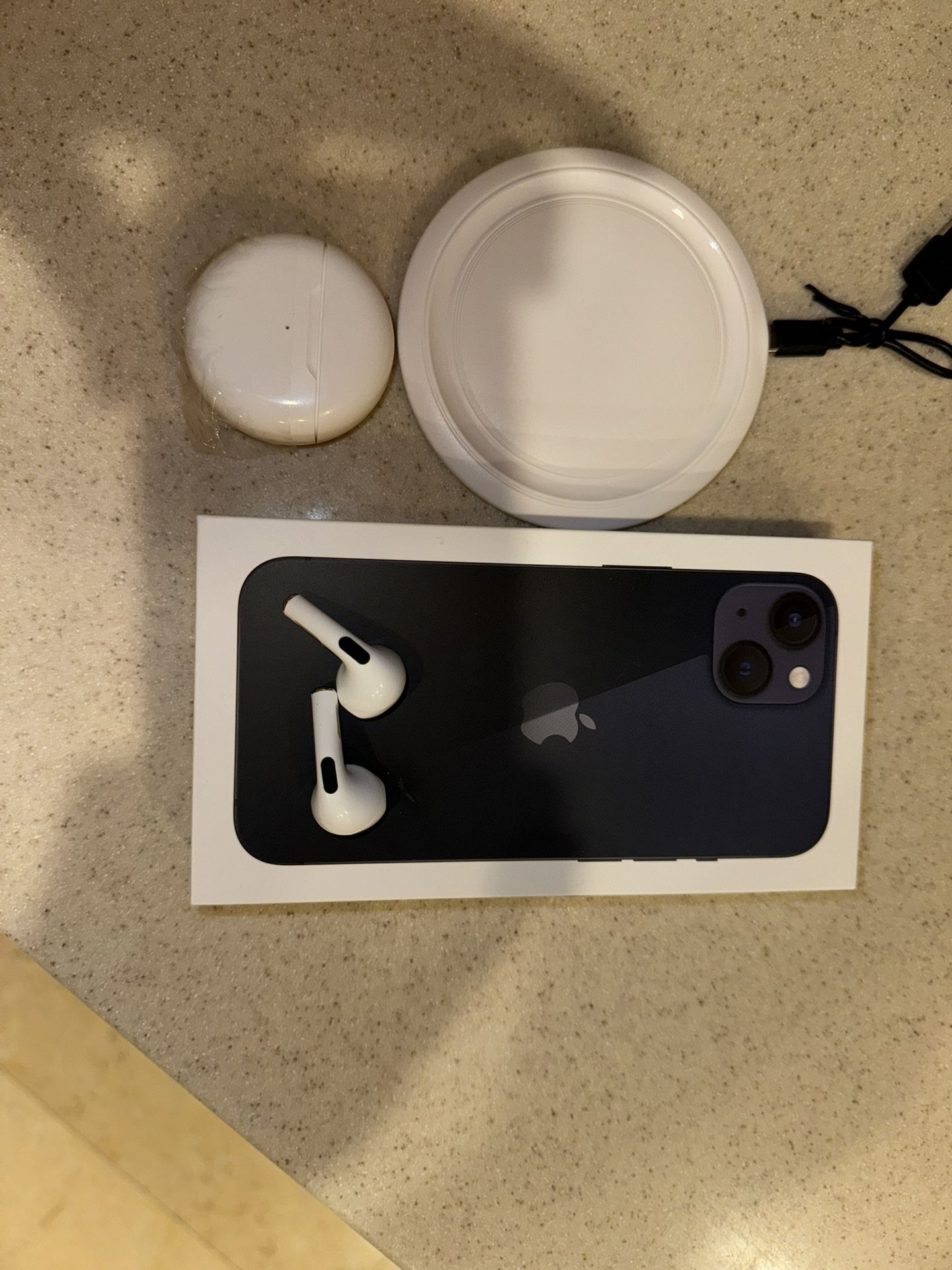 New iPhone 12 64GB MetroPCS With Wireless Charger And Wireless Earbuds