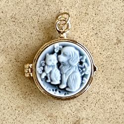 🐶 Darling, new, vintage look dark gray cat & dog cameo gold tone locket