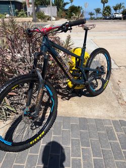 Santa Cruz Nomad V4 upgraded