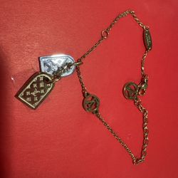 Tags Bracelet New In Yellow Gold Tone. 