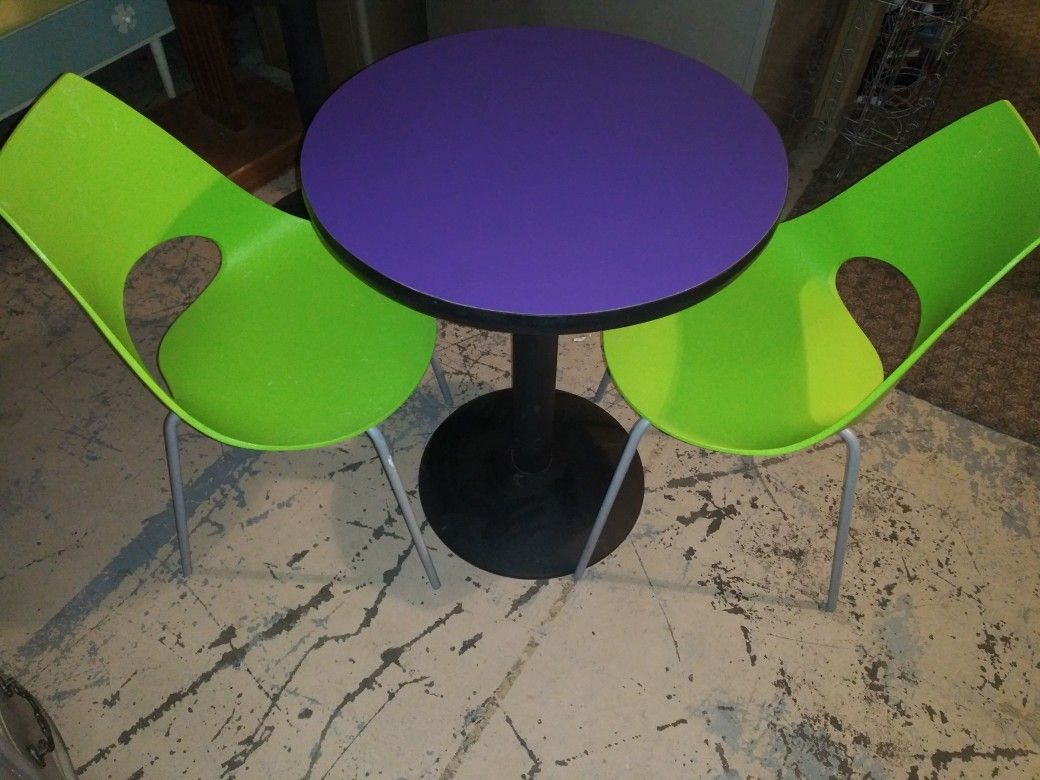 Table & Chairs