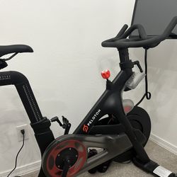 PELATON BIKE