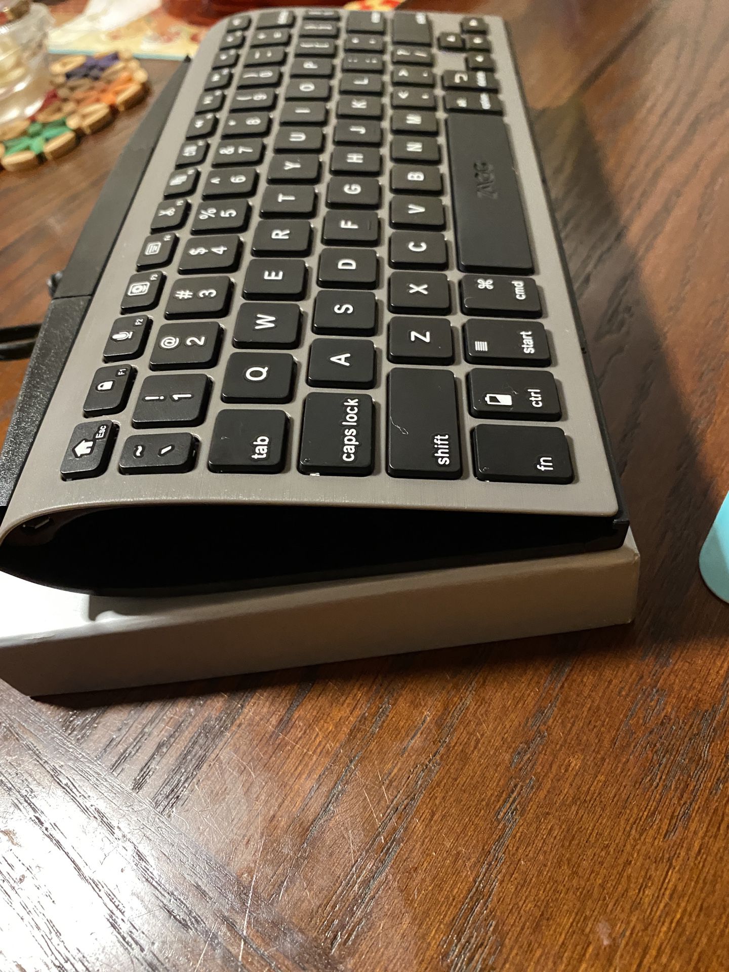 ZAGG WIRELESS BLUETOOTH KEYBOARD WITH SLIDING COVER