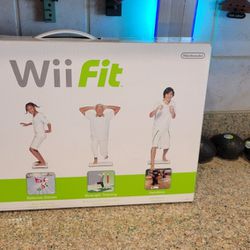 Wii Fit Nintendo With 2 CDs 