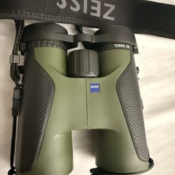 ZEISS Terra ED Binoculars - Green - 8X42mm
