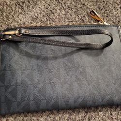 Michael Kors Large Jet Zip Wristlet Purse