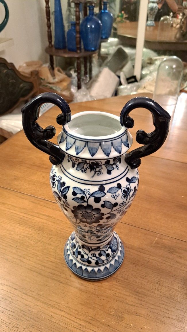 Beautiful Seymour Mann China Mud Fine Porcelain Blue Vase W/Double Dark Blue Handles