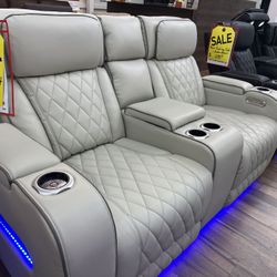 Power Reclining Loveseat 