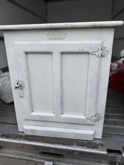 Antique hutch. 24”Lx22”W 