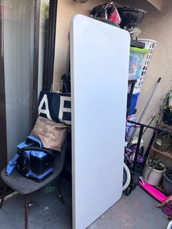 6ft White plastic table