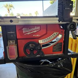 Milwaukee M18 8-1/4” Cordless Table Saw (2736-20)