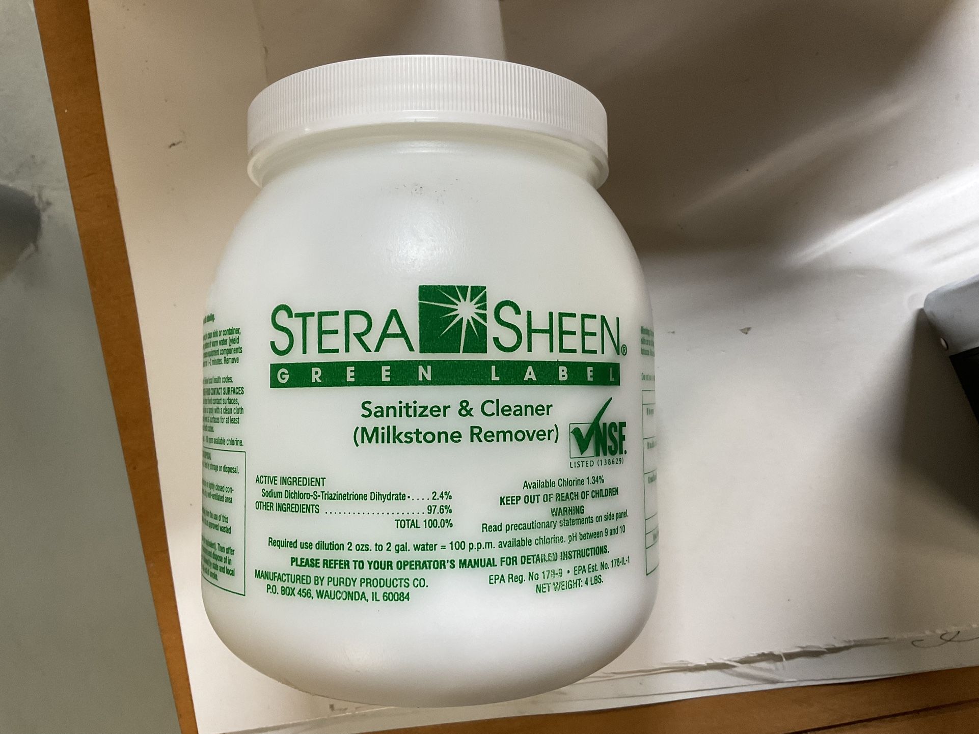Stern Sheen Green Label - Sanitizer/Cleaner & Milestone Remover 4lbs