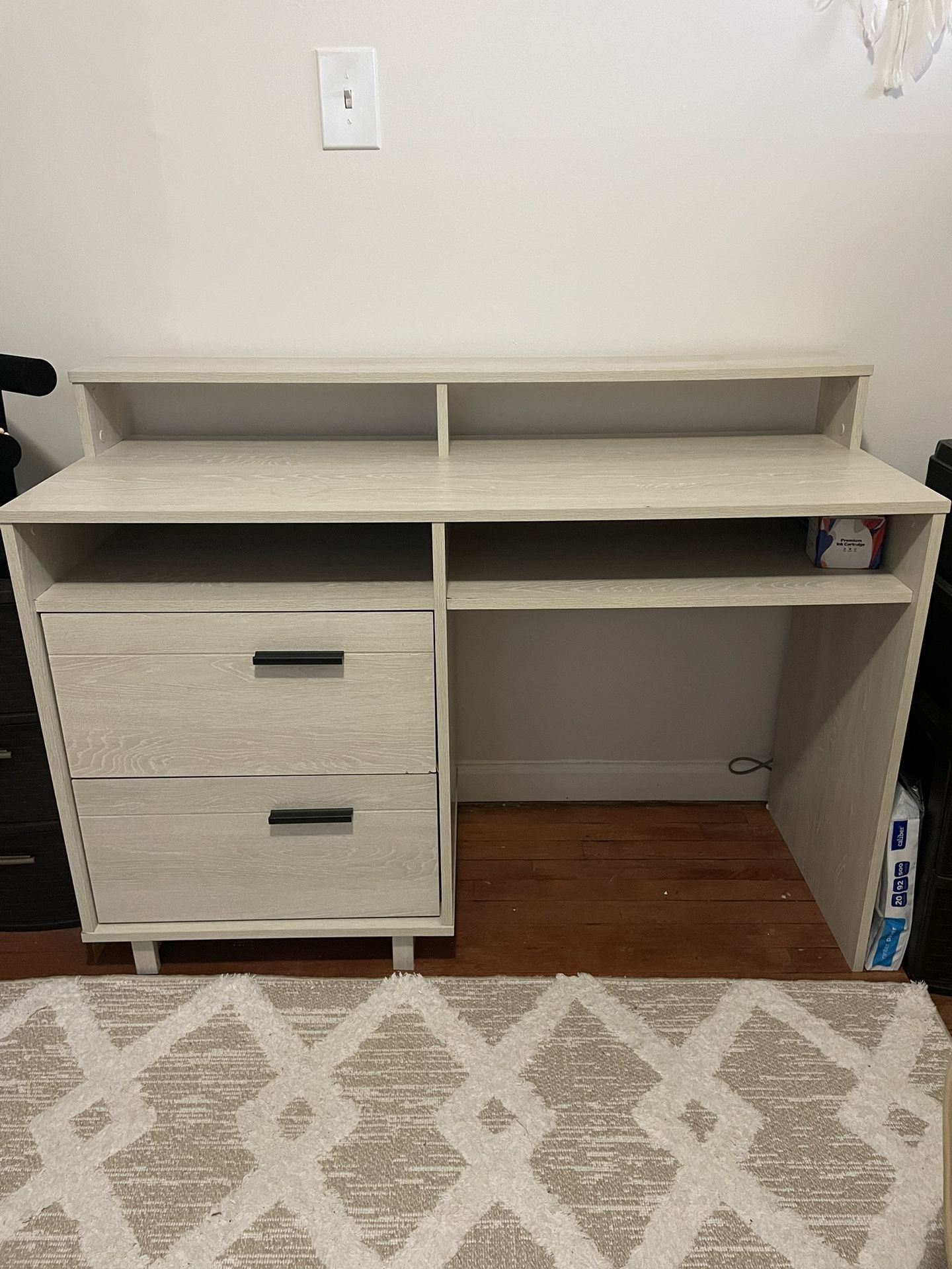 Office Desk w/ Drawers & Hutch