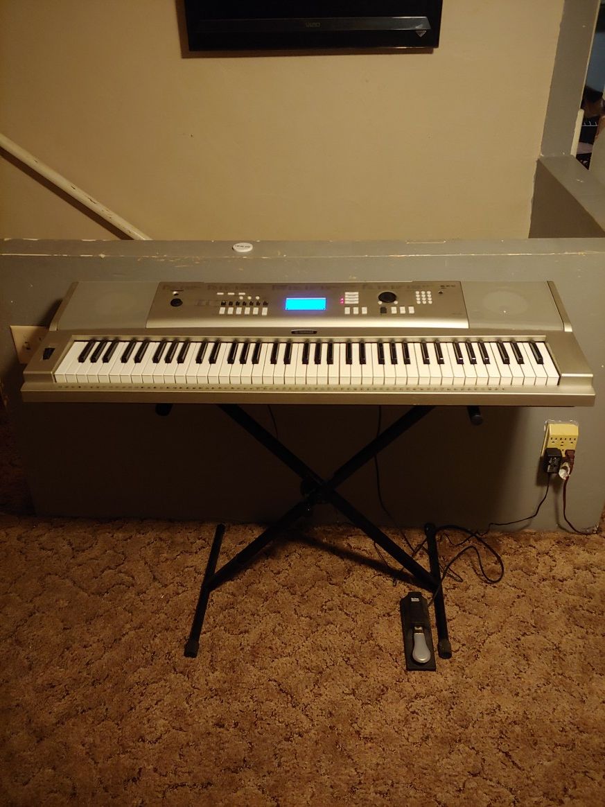 Yamaha ypg-235 portable Grand piano 76 keys