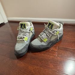 Air Jordan 4 Retro SE ‘Neon 95’ ( Barely used, no box)