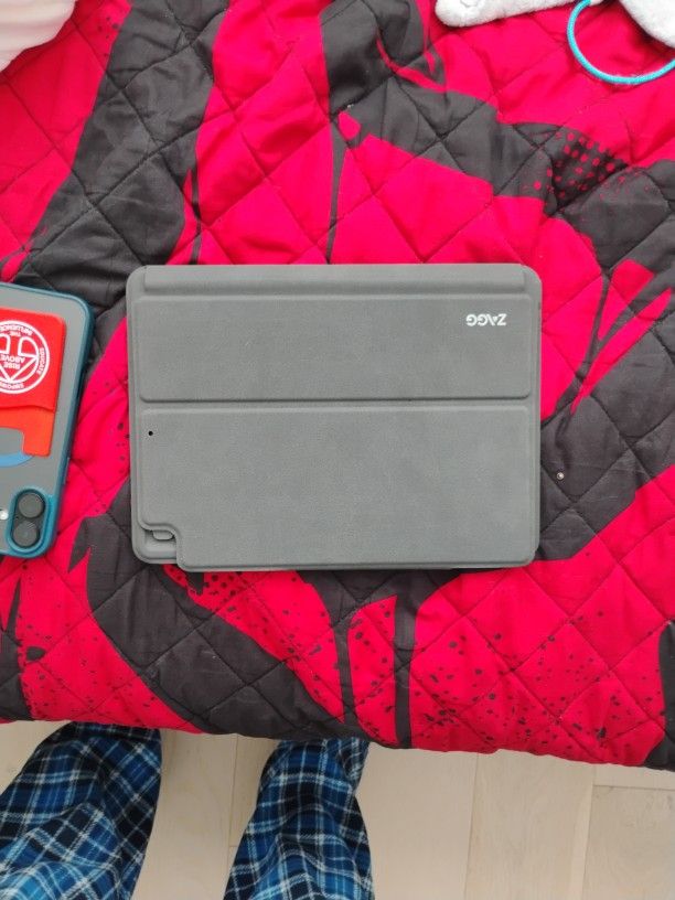 Zagg Keyboard Pro(READ DESCRIPTION)