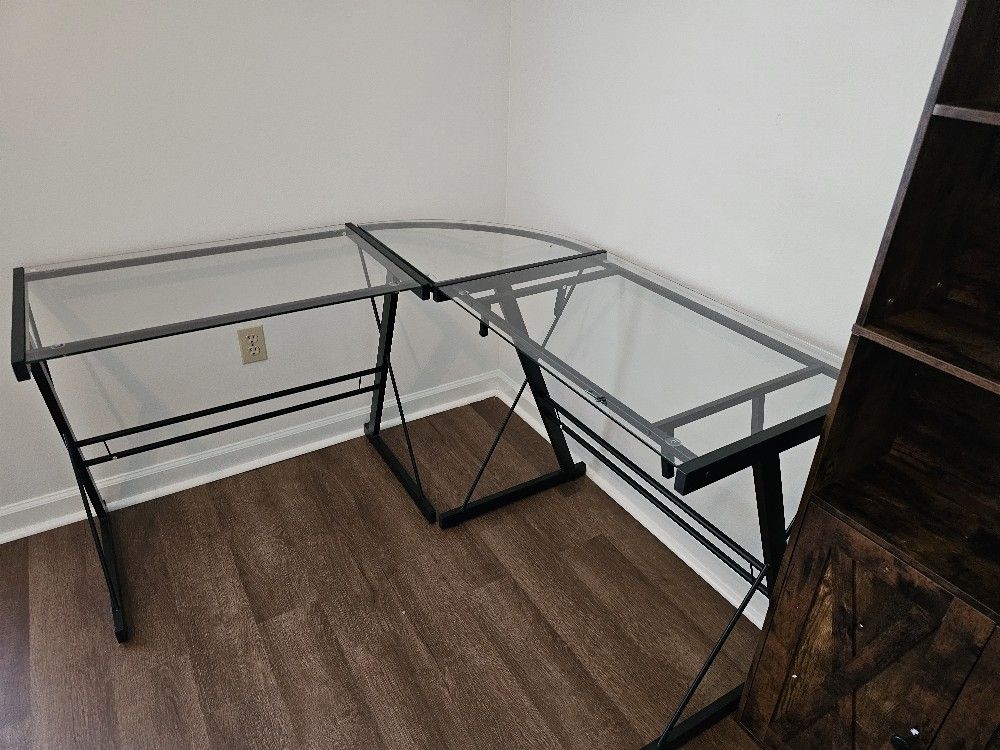 51" Glass L-desk