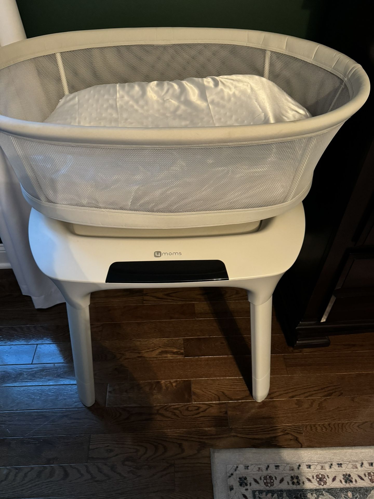 mamaRoo sleep bassinet