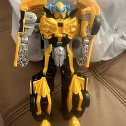2017 Hasbro Tomy Yellow Chevrolet Camaro Car Transformers Bumblebee Autoboti