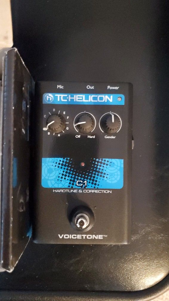 TC Helicon Voicetone C1