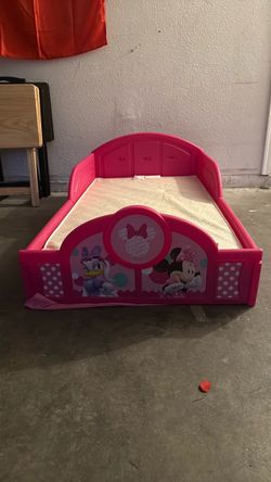 Minnie Mouse Toddler Bed with mattress
