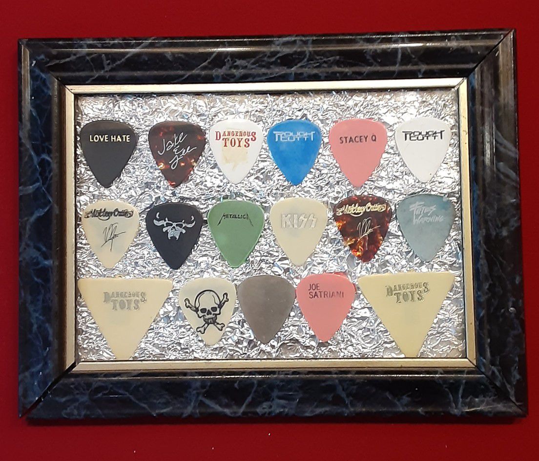 Highly Collectable Stage Used Guitar Pics Various Artists
