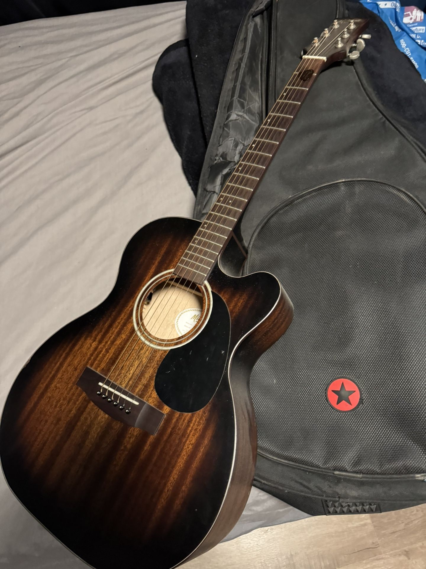 Acoustic Guitar Mitchell
