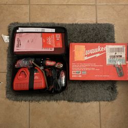 Milwaukee 2401-22 M12 12V Lithium-Ion Cordless 1/4" Hex Screwdriver Kit
