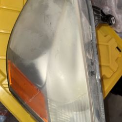 2004 Honda Accord  Driver Side Headlight