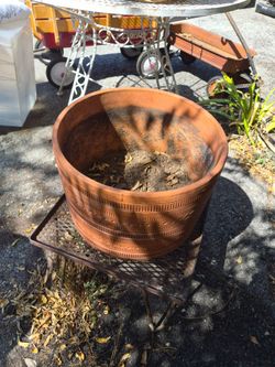 LARGE 16ins PLANTER AND METAL STAND / TABLE