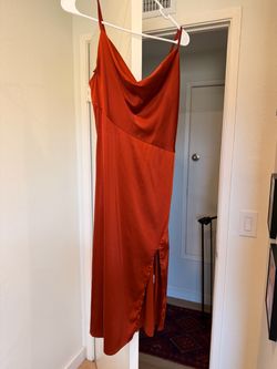 Dresses/gowns