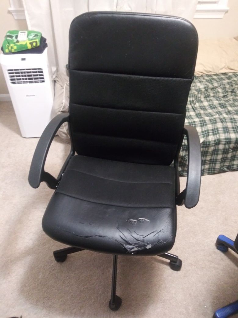 Computer desk chairs