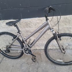 15 In Frame Aluminum Specialized Hard Tail  21 Speed Shimano 