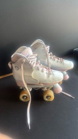 Circle Society roller skates