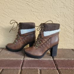 Chunk-Heeled Stylish Lace-up Ankle Boot | Women's Size 8