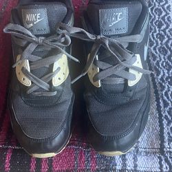 Nike Men’s Tennis Shoes Size 10