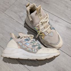 Women's Sneakers Size 9