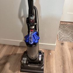 Dyson Dc33 Vacuum Good Condition Works Perfect 