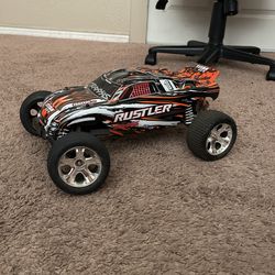 TRAXXAS titan 12 Rc Car