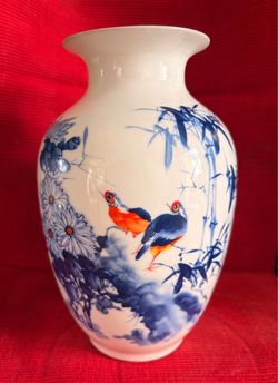 Brand new Chinese art vase or use for anything