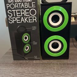 Portable stereo speaker