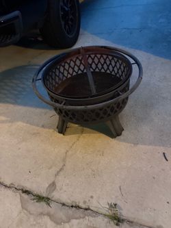 Outdoor Metal Fire Pit with Mesh Screen