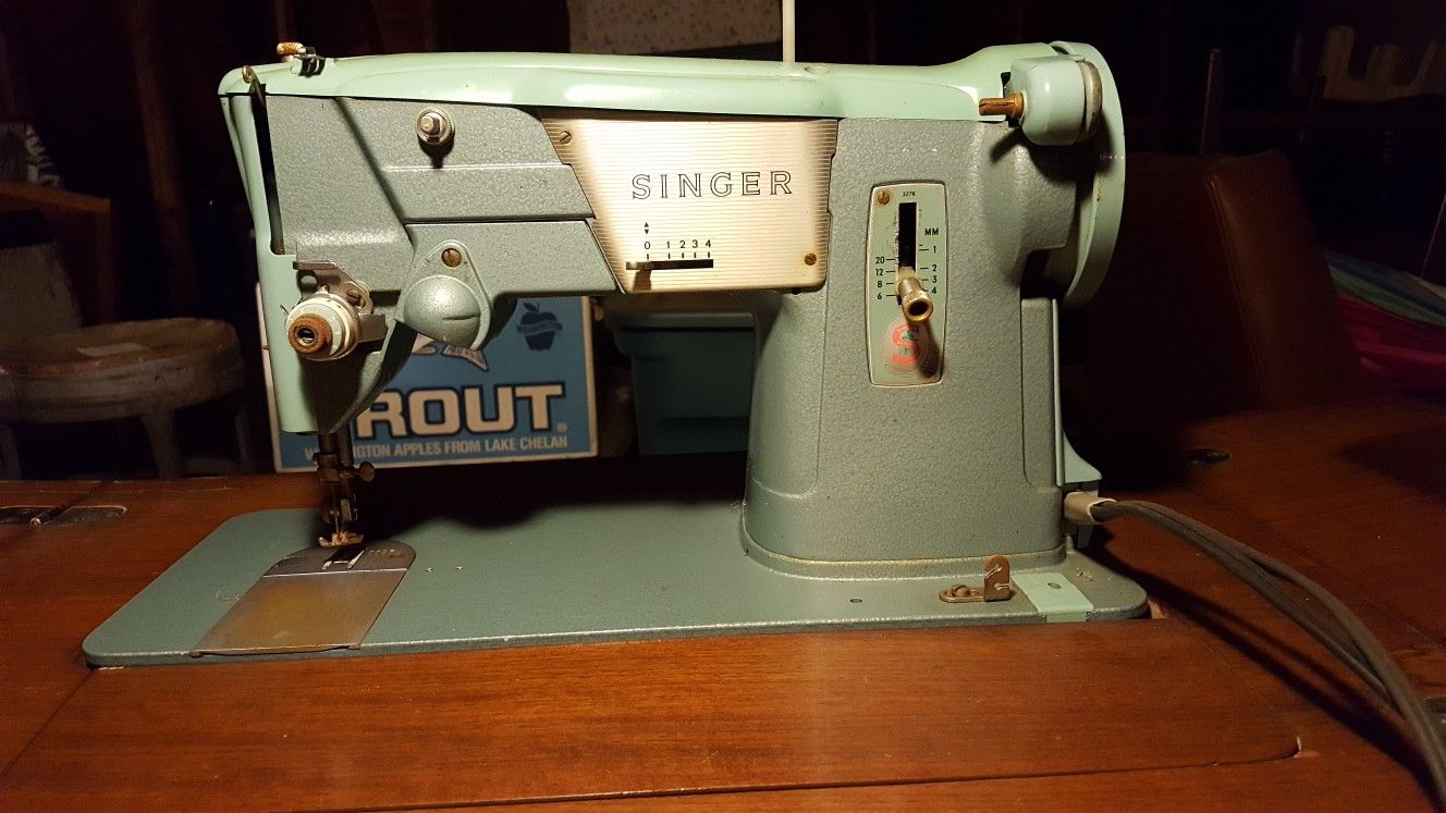 Singer Vintage Sewing Machine