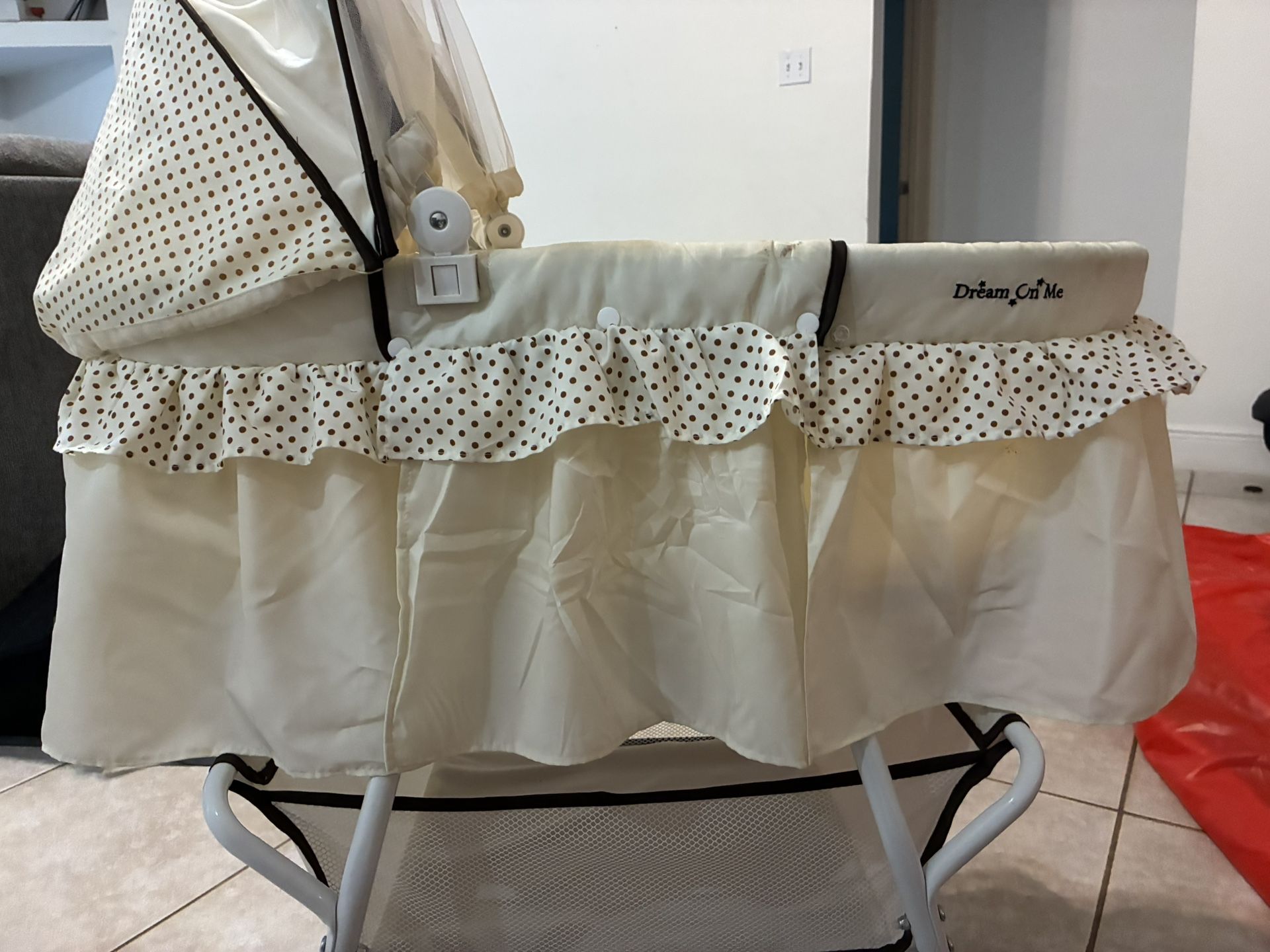 Dream On Me Baby Bassinet