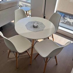 Dining Set Table With 4 Chairs Like New 