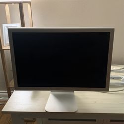 23 Apple Cinema Display