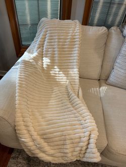 Cream Ribbed Faux Fur Throw Blanket 50x60