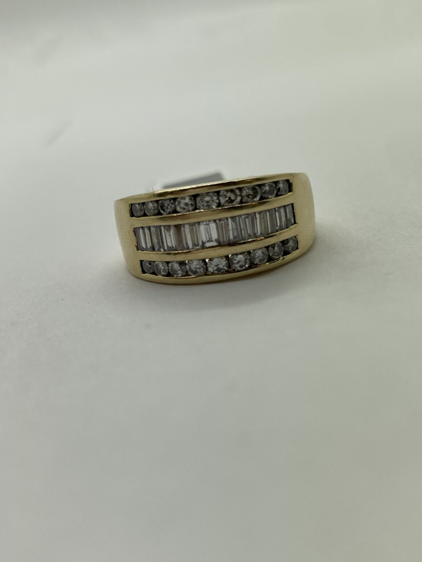 RING 14KYG, SIZE 10.5, 9.1 GRAMS, .96ctw NATURAL DIAMOND
