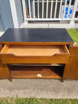 cabenit/ TV stand