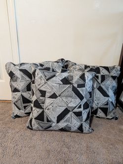 New, Ashley Furniture Large Textured Patterned Decorative Couch Pillows - Everett, Washington